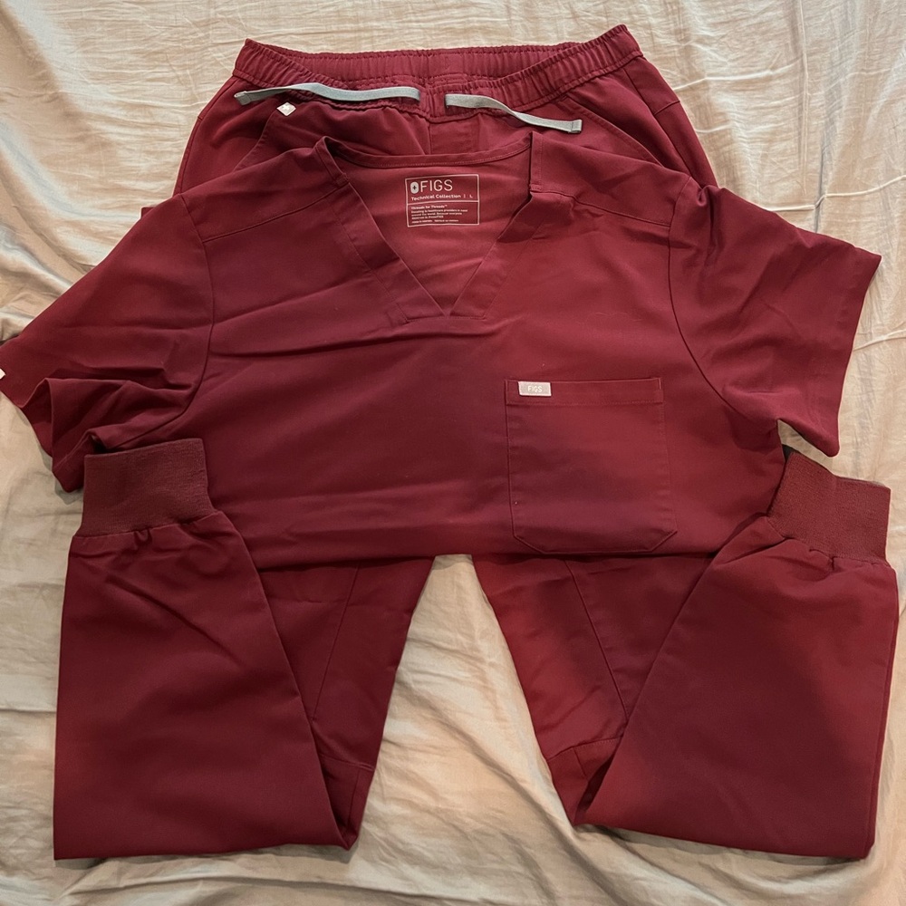 Men’s FIGS scrub set